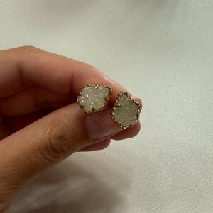 Kendra Scott white pearl stud